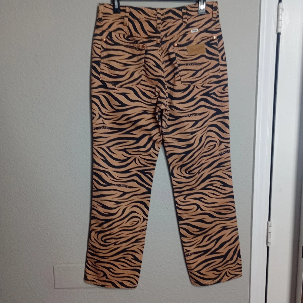 Wrangler Women's High Rise Wild West Purr Print Straight Jeans - Picture 5 of 11